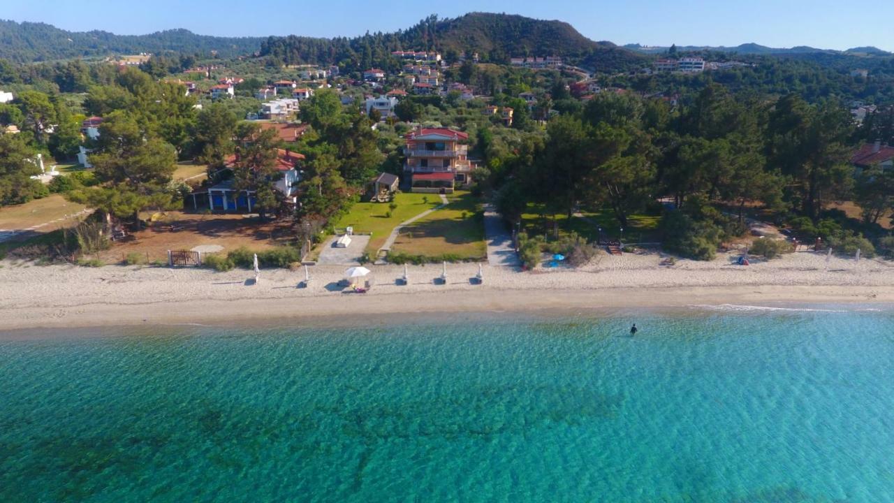 Villa Argo 3 - Beachfront, Big Gardens, Location! Пефкохори Экстерьер фото