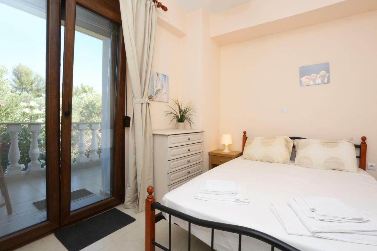 Villa Argo 3 - Beachfront, Big Gardens, Location! Пефкохори Экстерьер фото