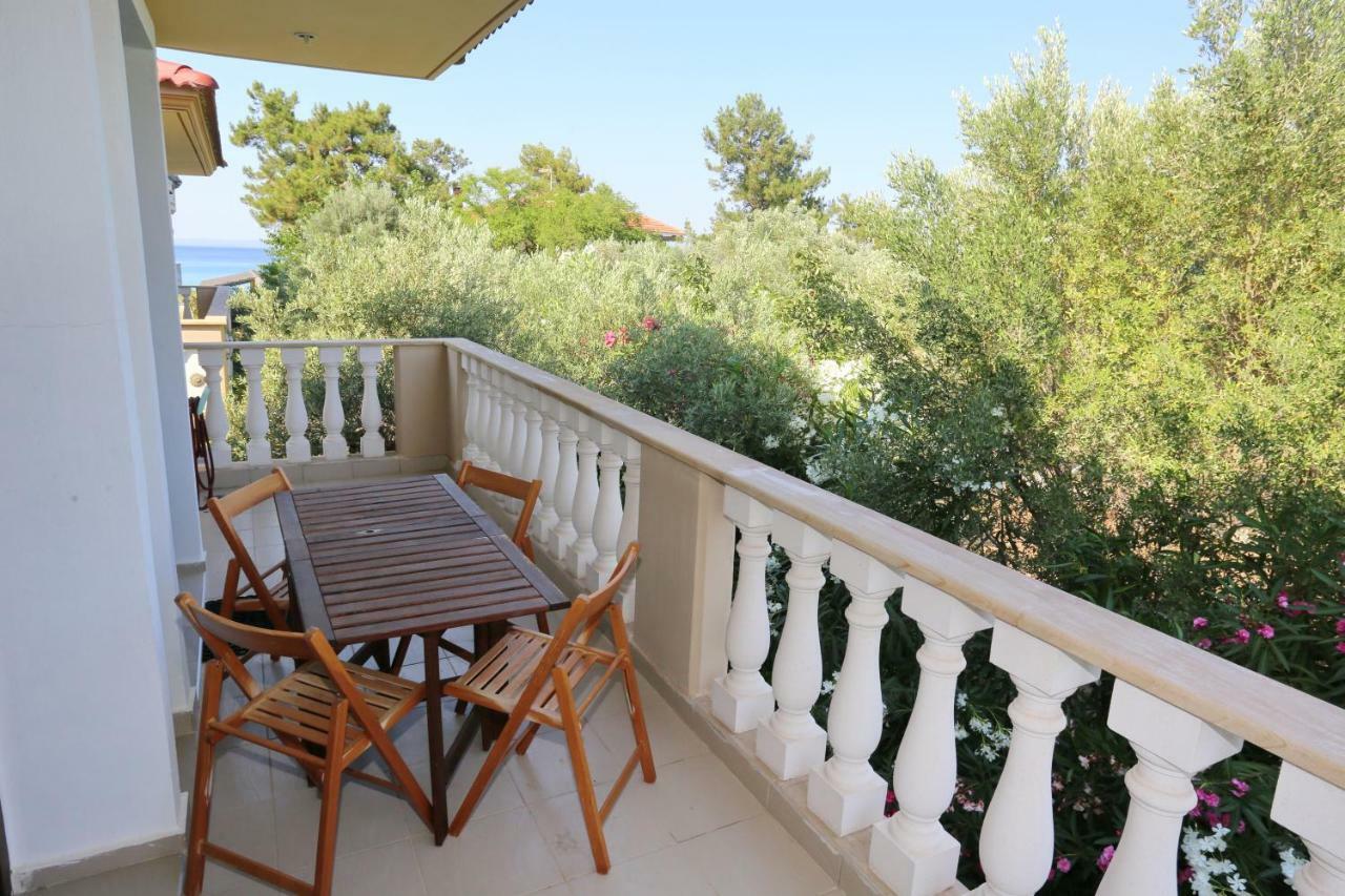 Villa Argo 3 - Beachfront, Big Gardens, Location! Пефкохори Экстерьер фото